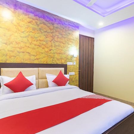 Super Oyo Hotel O Red Stone Inn New Delhi Extérieur photo