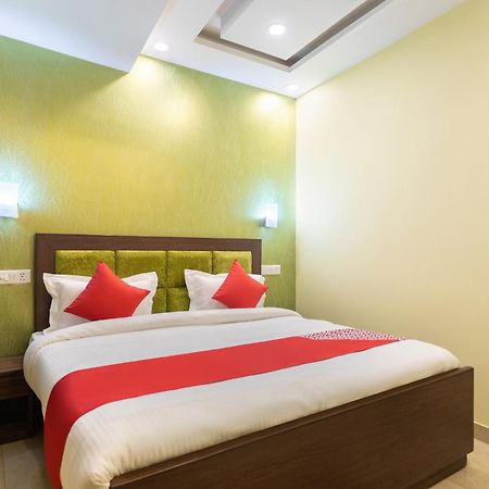 Super Oyo Hotel O Red Stone Inn New Delhi Extérieur photo
