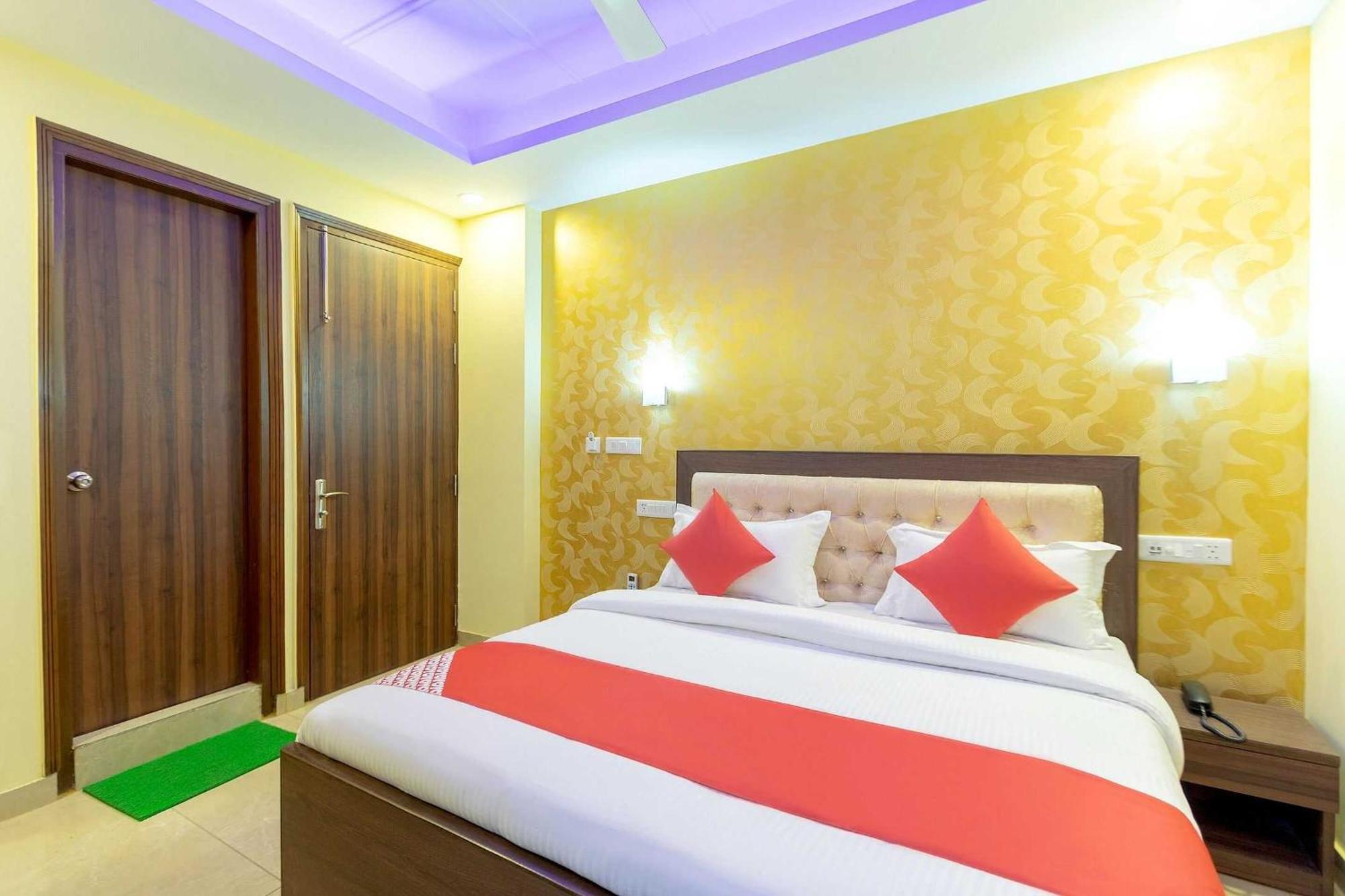 Super Oyo Hotel O Red Stone Inn New Delhi Extérieur photo