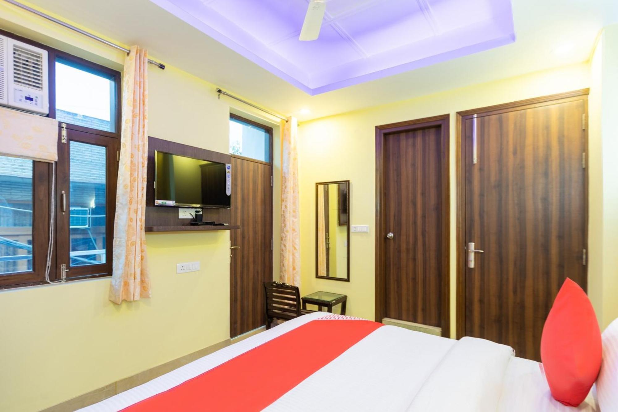 Super Oyo Hotel O Red Stone Inn New Delhi Extérieur photo