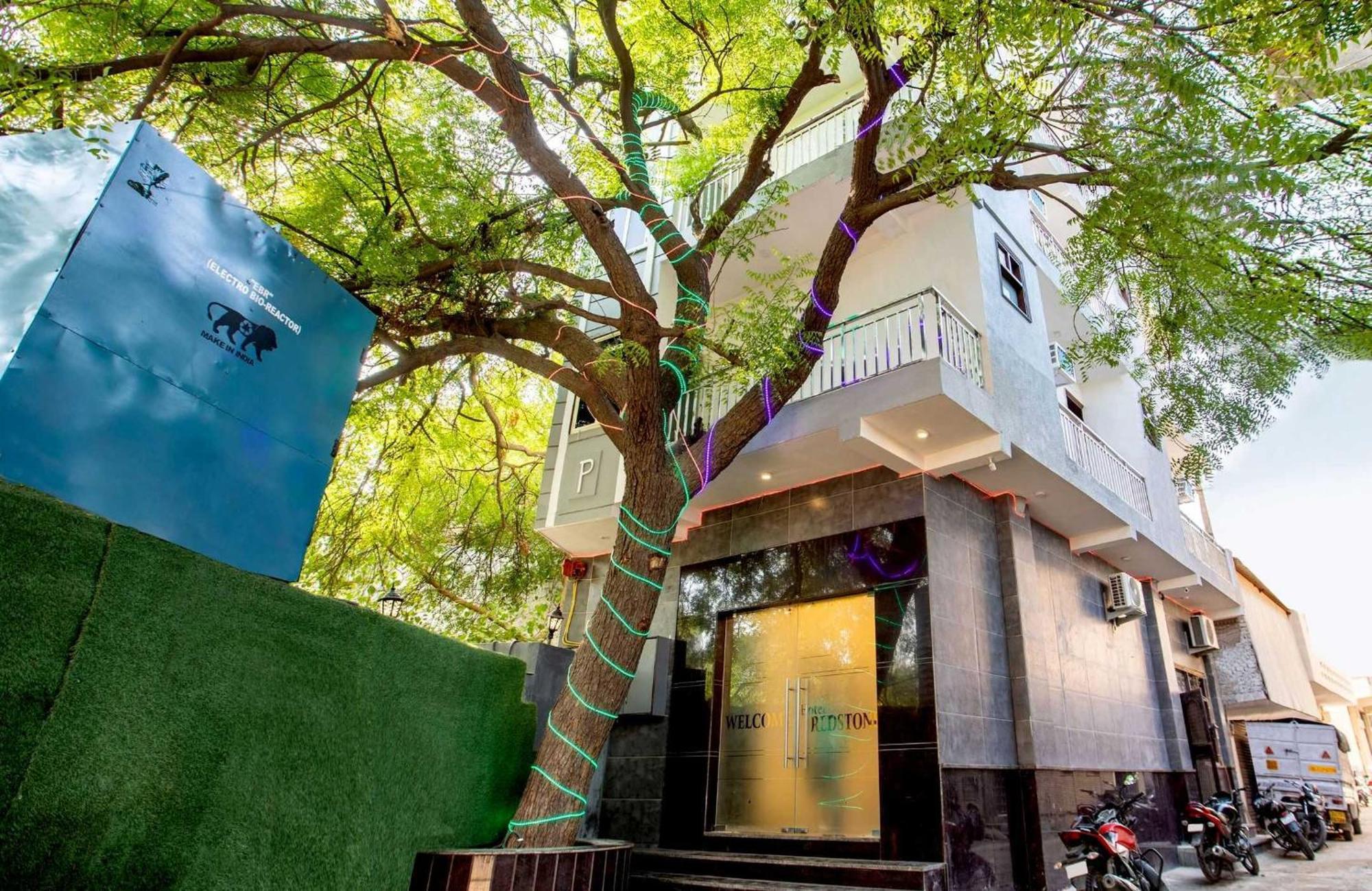 Super Oyo Hotel O Red Stone Inn New Delhi Extérieur photo