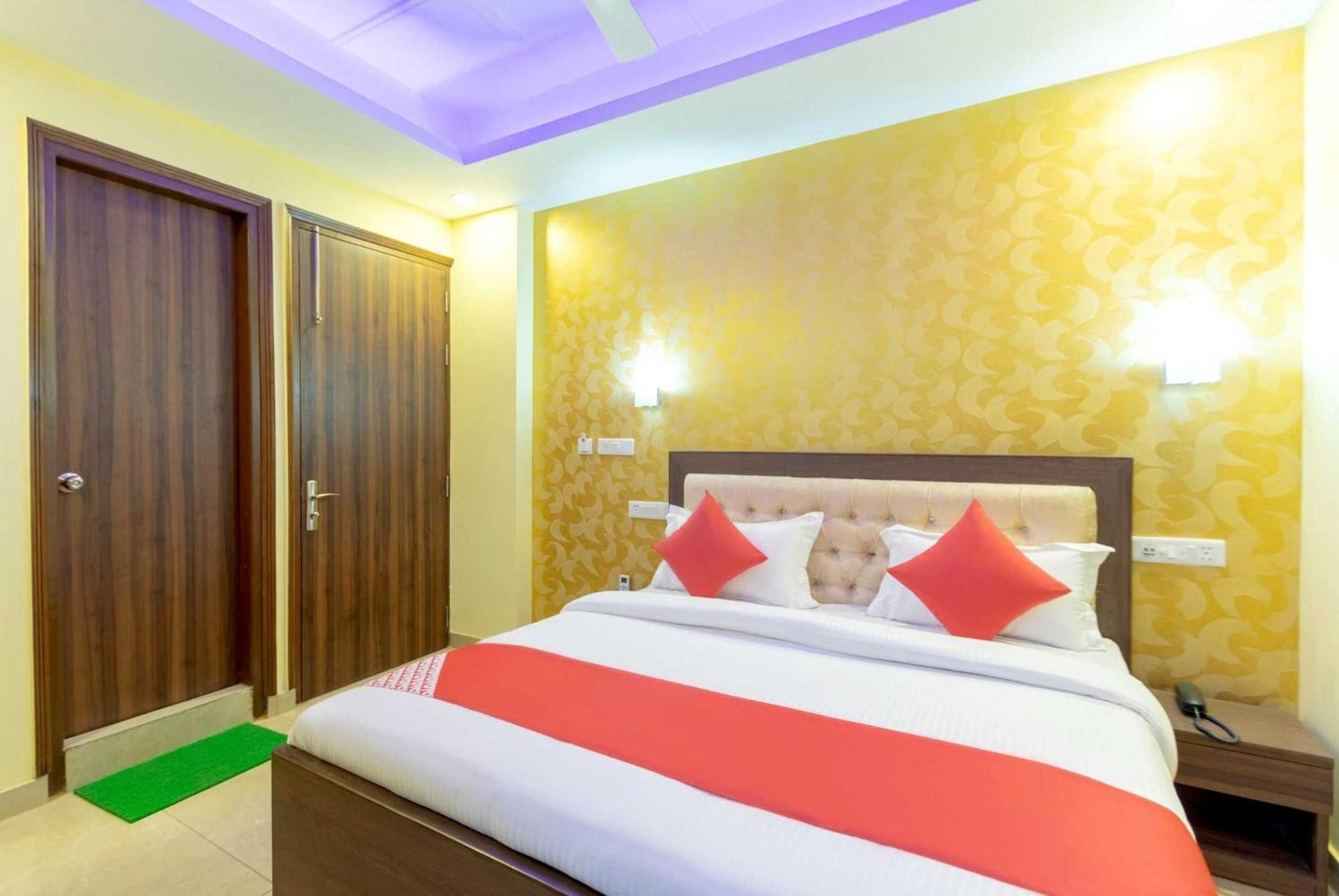 Super Oyo Hotel O Red Stone Inn New Delhi Extérieur photo