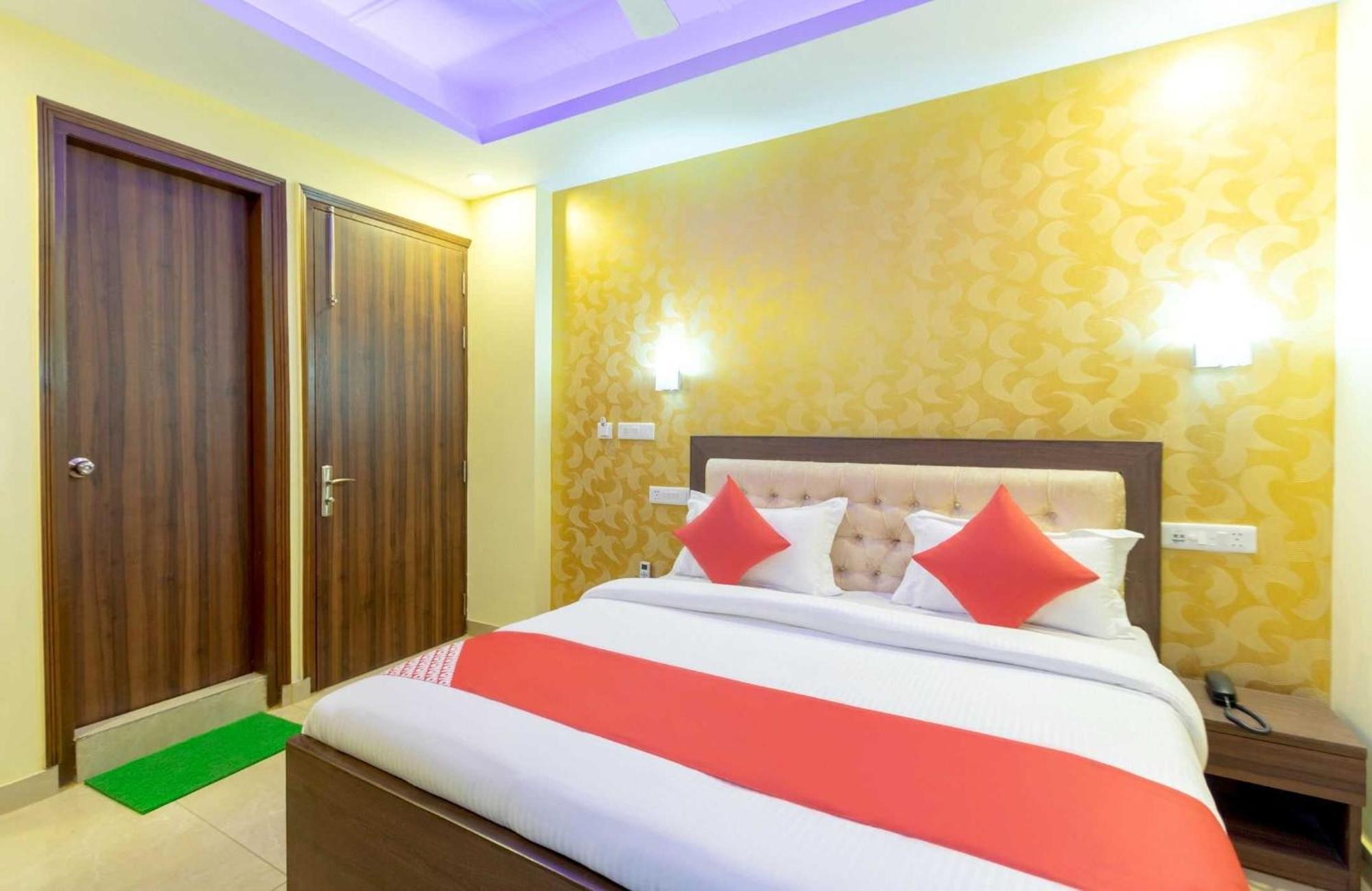 Super Oyo Hotel O Red Stone Inn New Delhi Extérieur photo