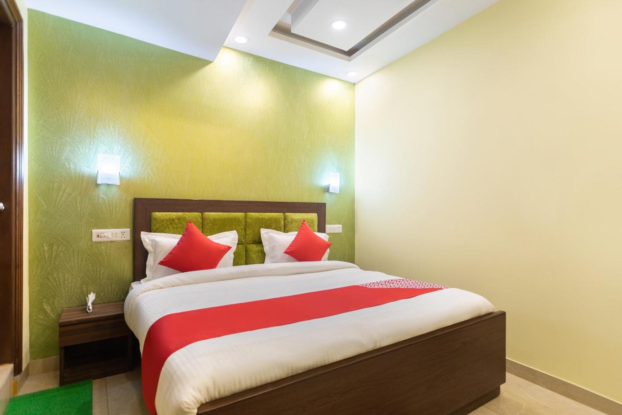 Super Oyo Hotel O Red Stone Inn New Delhi Extérieur photo